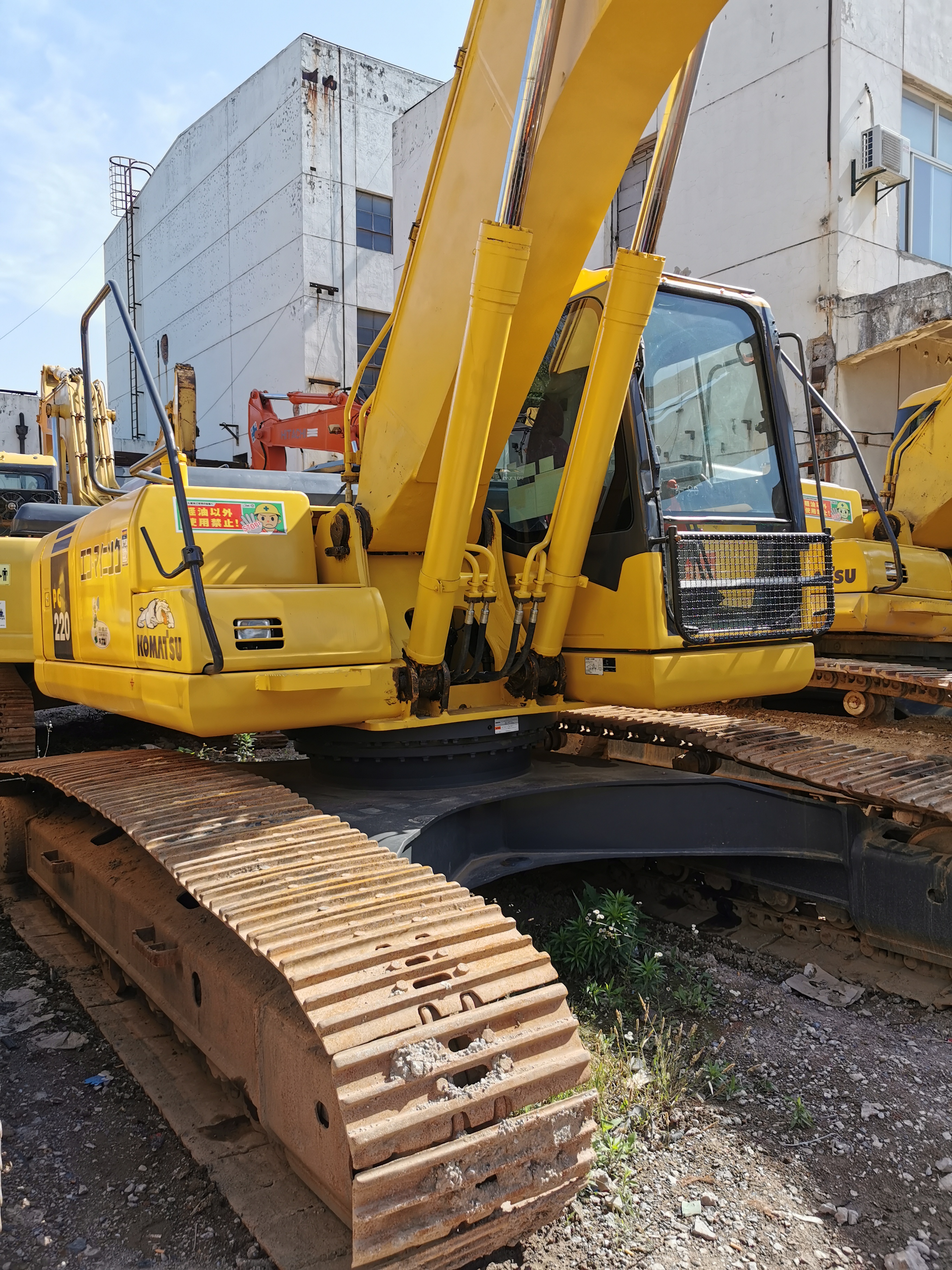 Low Working Hours Used Komatsu PC220 Crawler Excavator with Original Hydraulic Valve