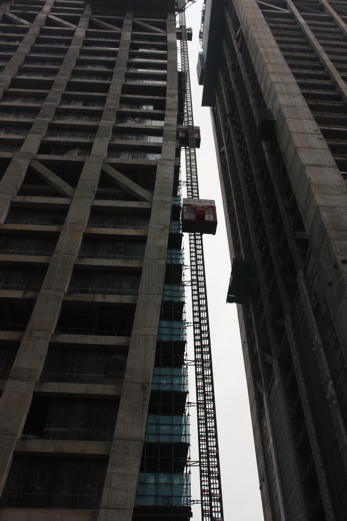 SC300/300 Construction Hoist Elevator , 3000kg/Cage Rack Pinion Hoist