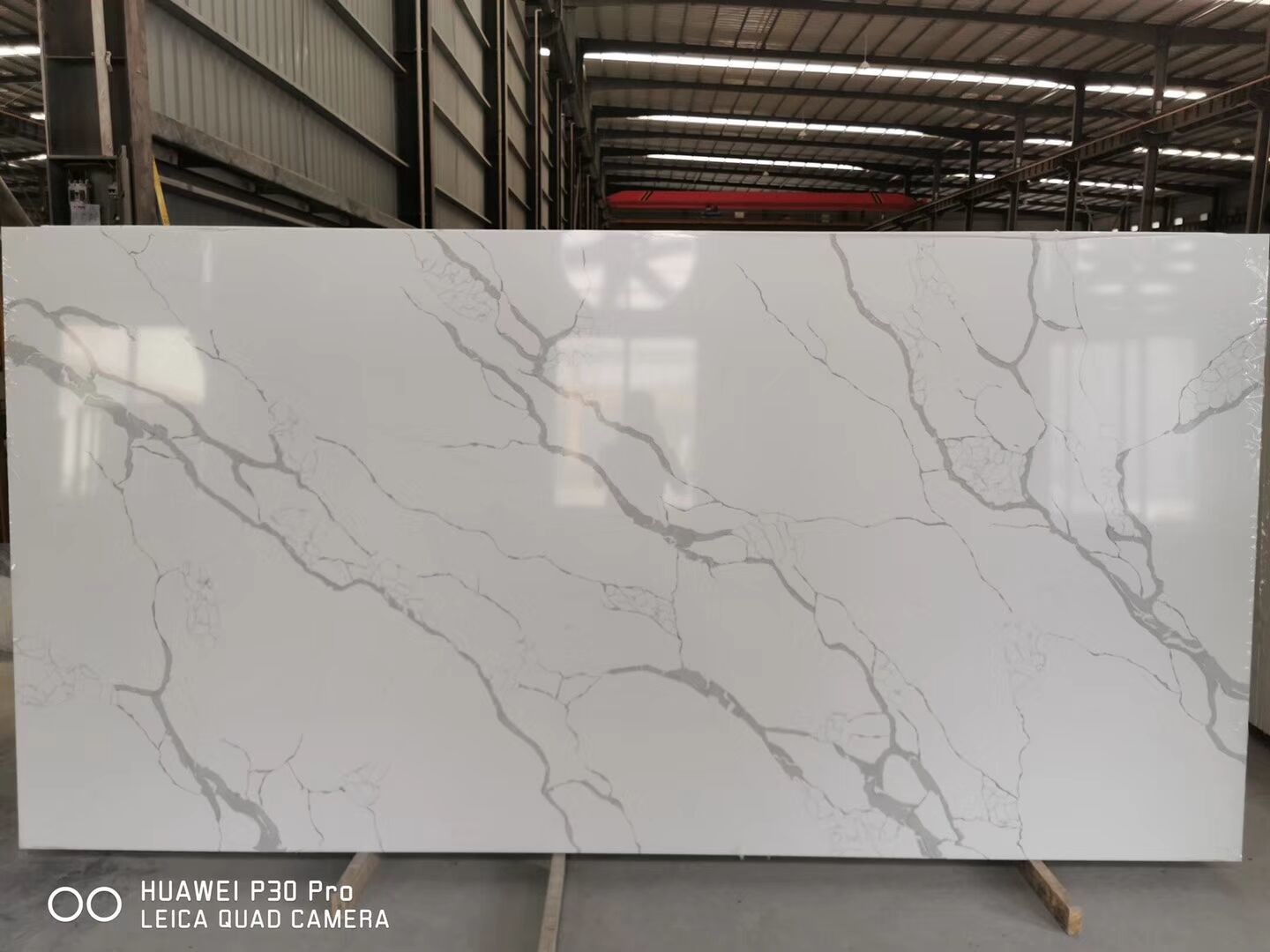 132.8Mpa Calacatta Gold Quartz White Marble For Fireplace