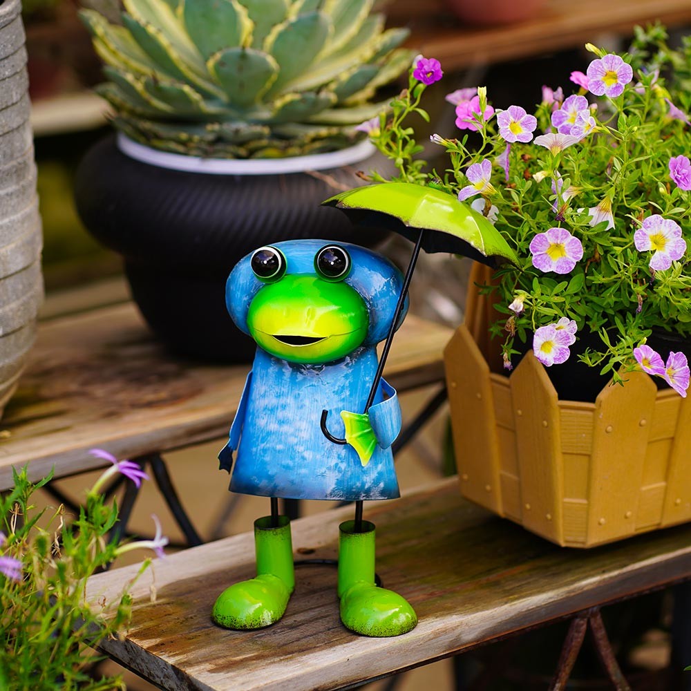Unique Multiple Garden Ornaments Metal Animal Figurines Frog Holding Umbrella