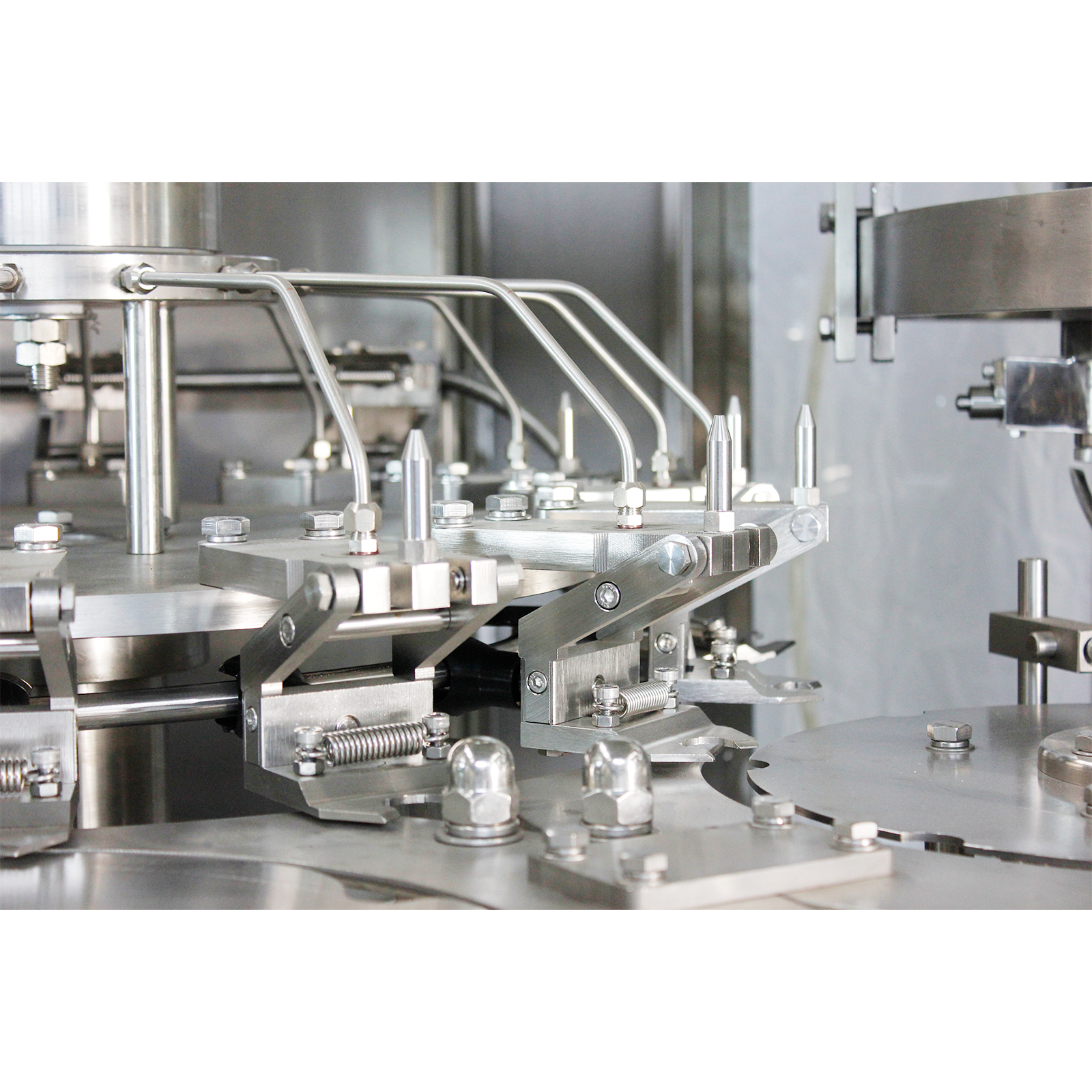 Flexible 3 In 1 Carbonated Beverage Filling Machine 2000bph-24000bph