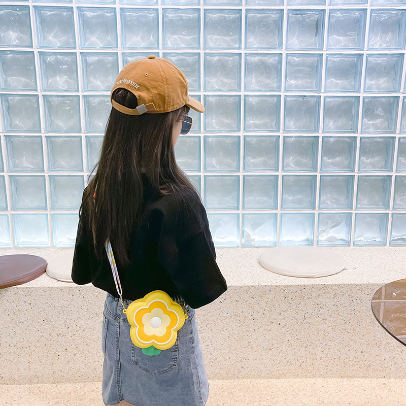 Flower Silicone Round Pencil Case Makeup Bag School Supplies Crossbody Purse Bag Handbag Shoulder Bag Christmas Gifts