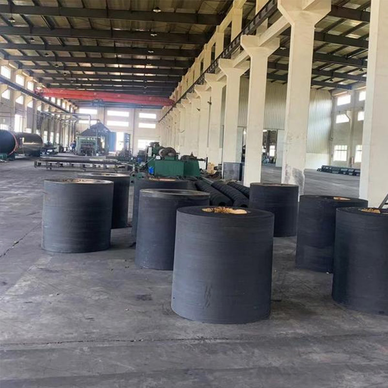 750×1800mm Cylindrical Marine Fenders Smooth Surface Long Term Use Shock Resistant