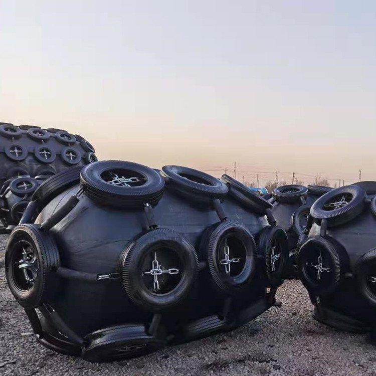 ISO 17357 Standard Pneumatic Rubber Fender Sling Type Yokohama Fender