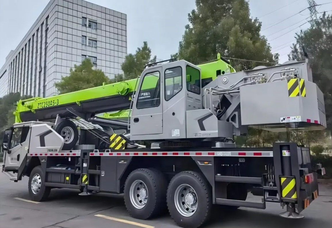 Zoomlion Zat301V562-1 New Generation 30 Ton Truck Crane For Heavy Lifting Operations