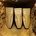 TIG Brand bucket teeth Komatsu PC200 standard and Rock bucket teeth 205-70-19570