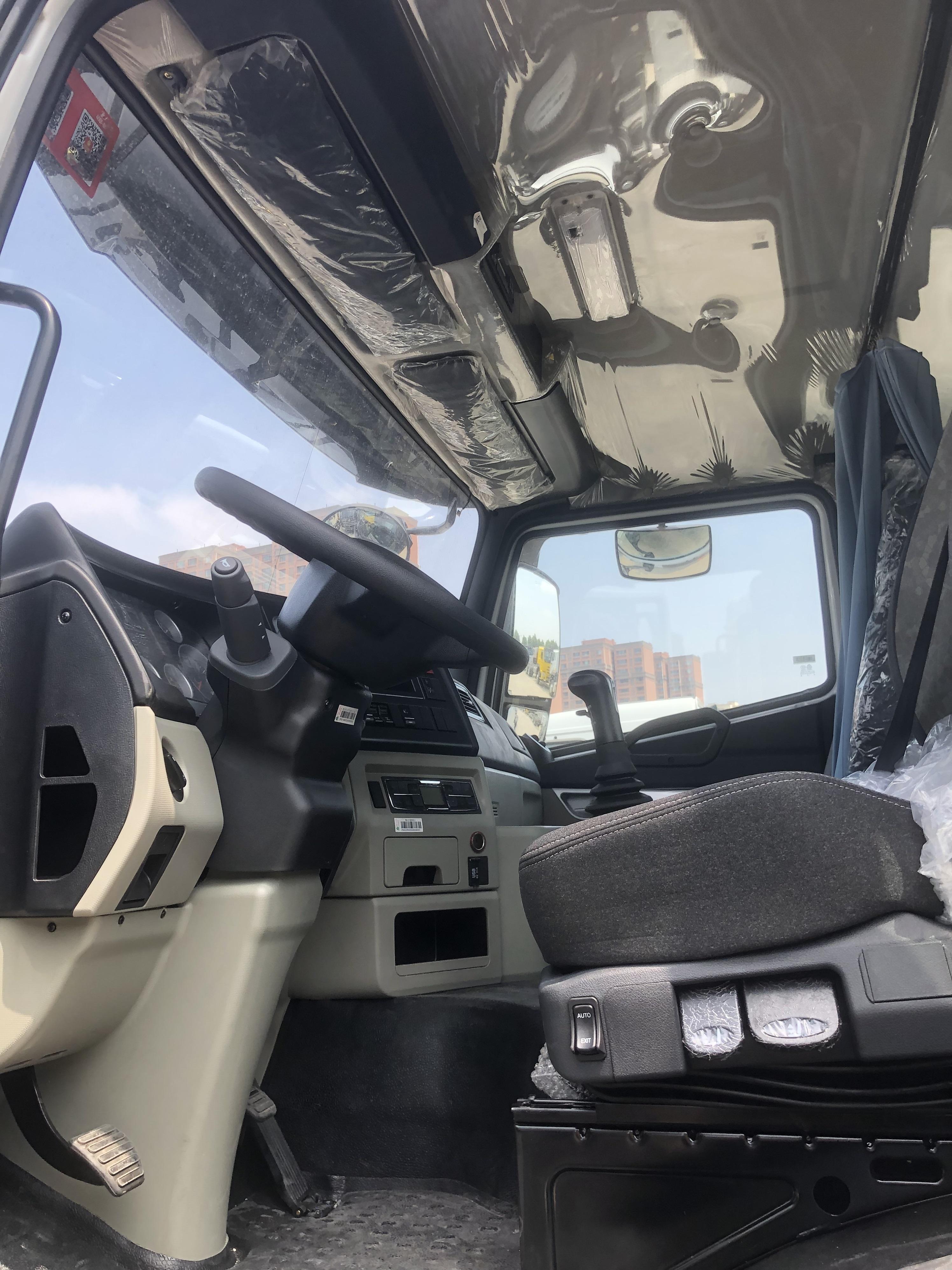 Second Hand 6*4 10 Wheeler 400HP Howo NX Horse Tractor Trucks With Manual Window WEICHAI Engine