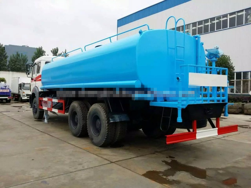 Sinotruk 16m3 Capacity Radial Tyre Fuel Oil Transportation Trucks 6X4 LHD Euro 2 336HP Lengthened Cab