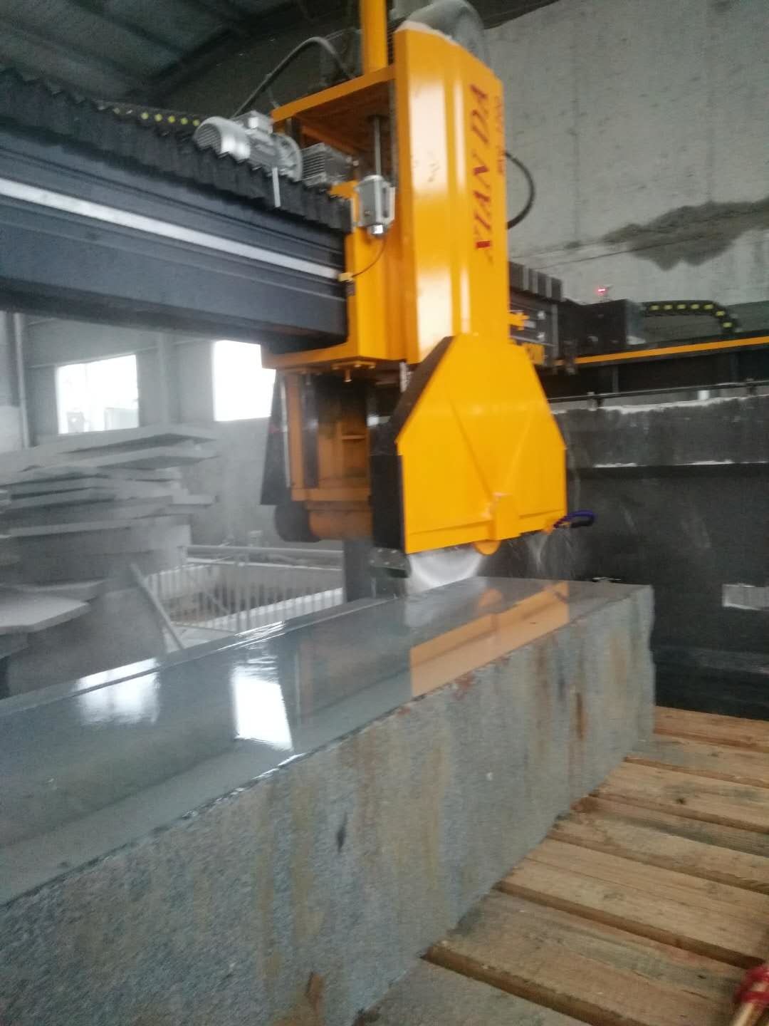 Middle Block Stone Cutting Bridge Saw Cutting Machine With Adjust Wear Space