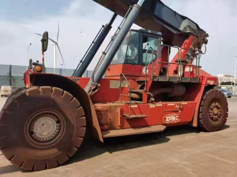 2010 Model Used Container Reach Stacker Crane ZPMC ZHRS45 Highly Efficient