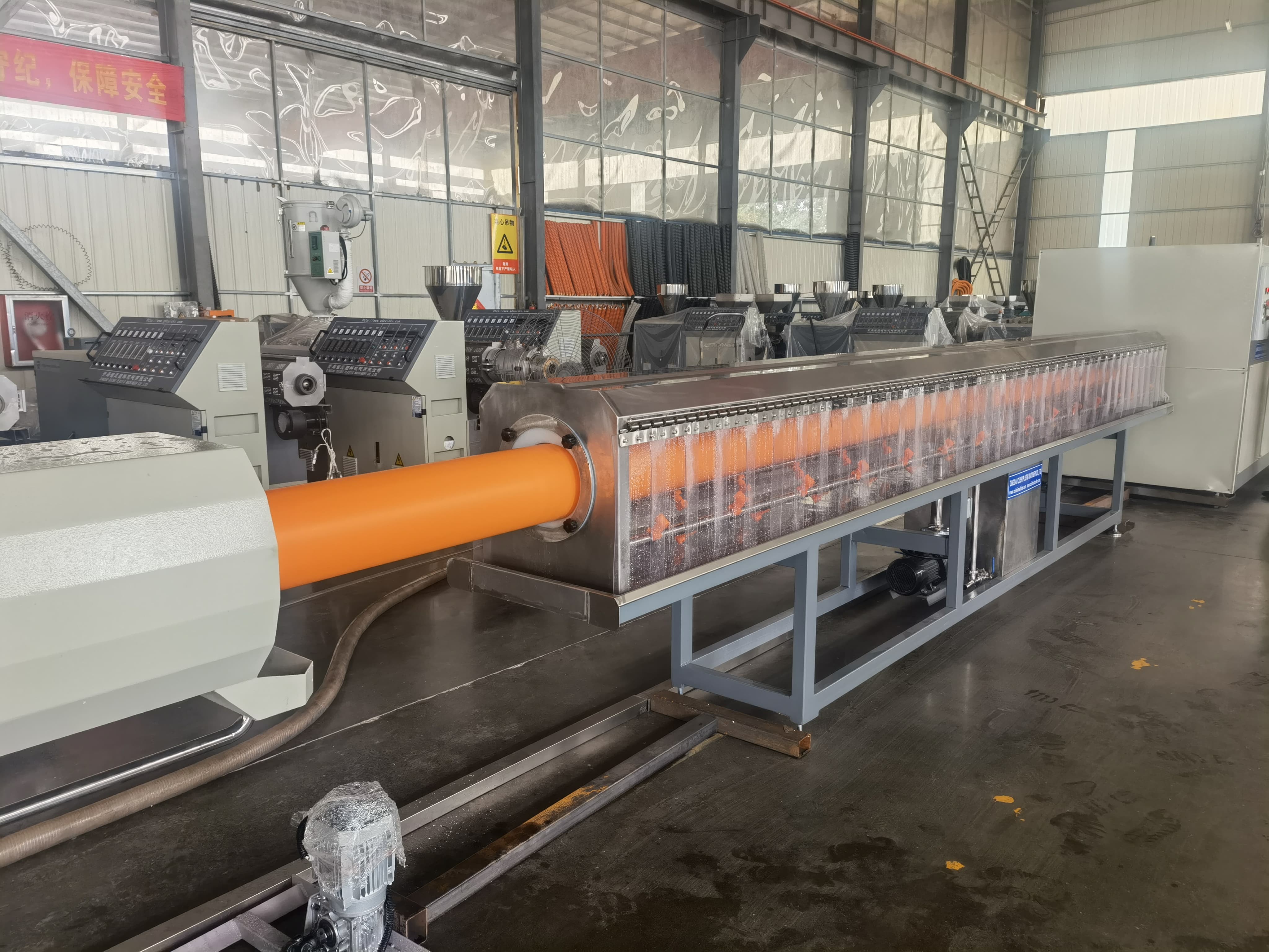 Plastic HDPE PE PP MPP Pert PPR PVC Water Pipe And Cable Conduit Tube Extruder Production Extrusion Line