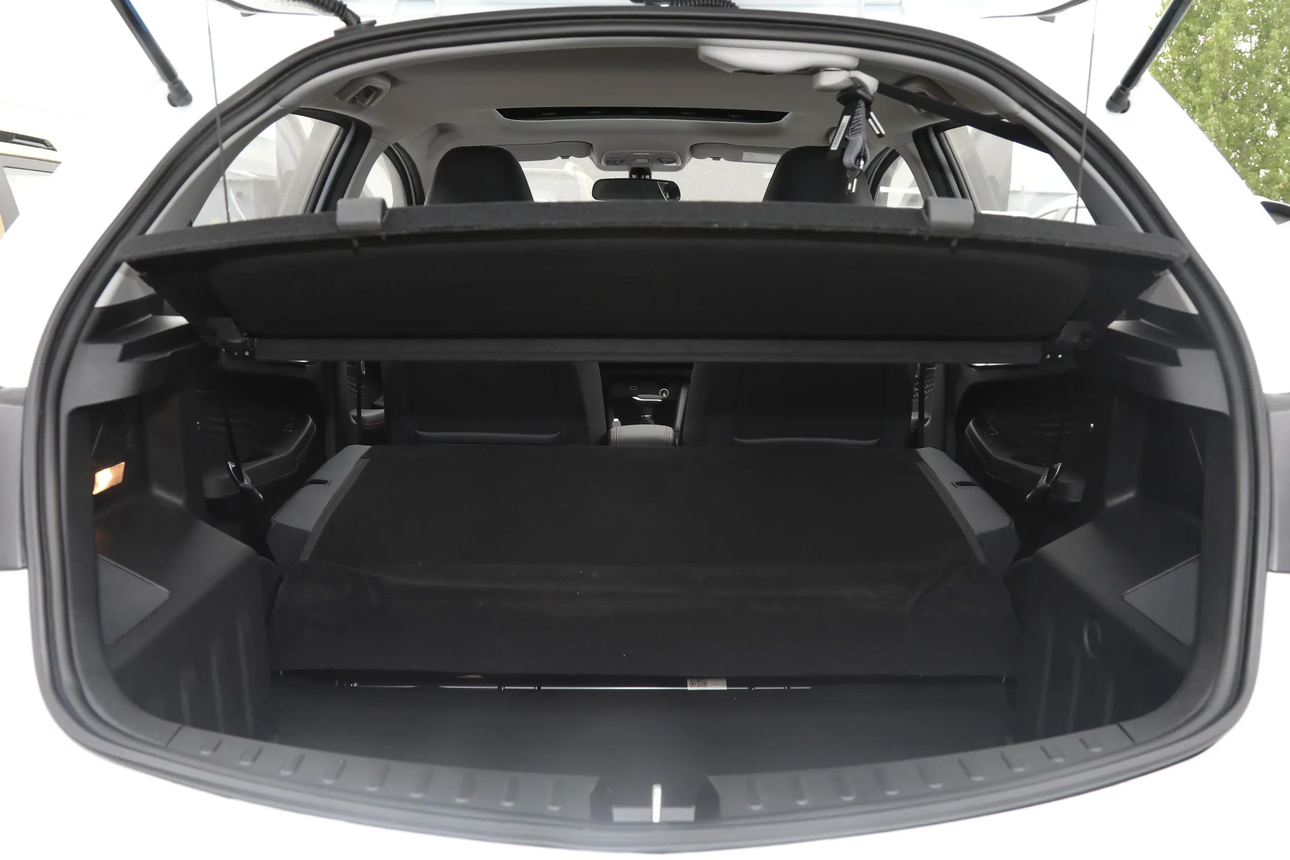 Electric Steering Geely Auto Livan X3 Pro 1.5L CVT Small SUV FWD Gaspetrol with Rear Camera R16 Tire Size Leather Seats