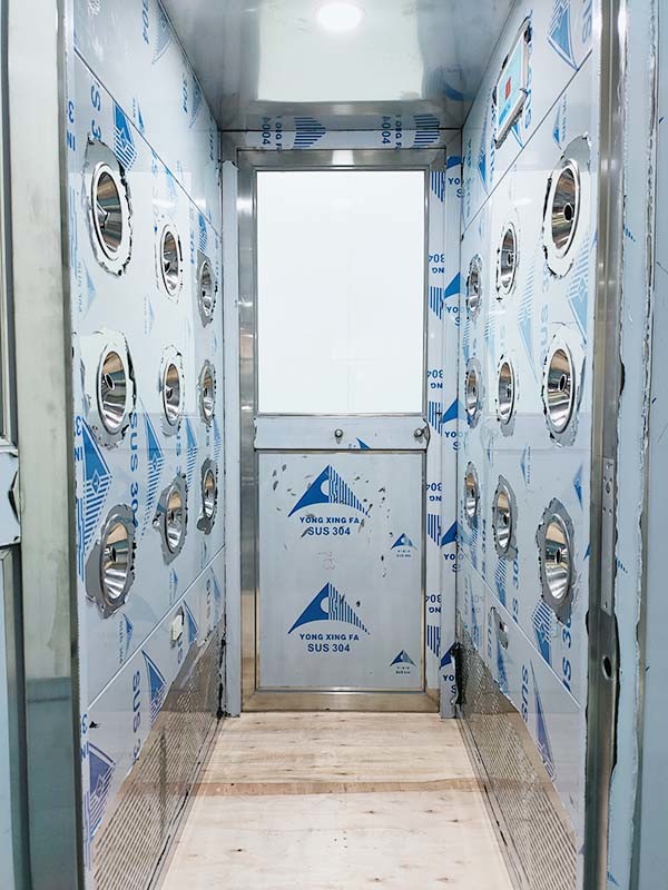 2 Side Blowing 1.2mm SUS304 Air Shower Room With Swing Doors