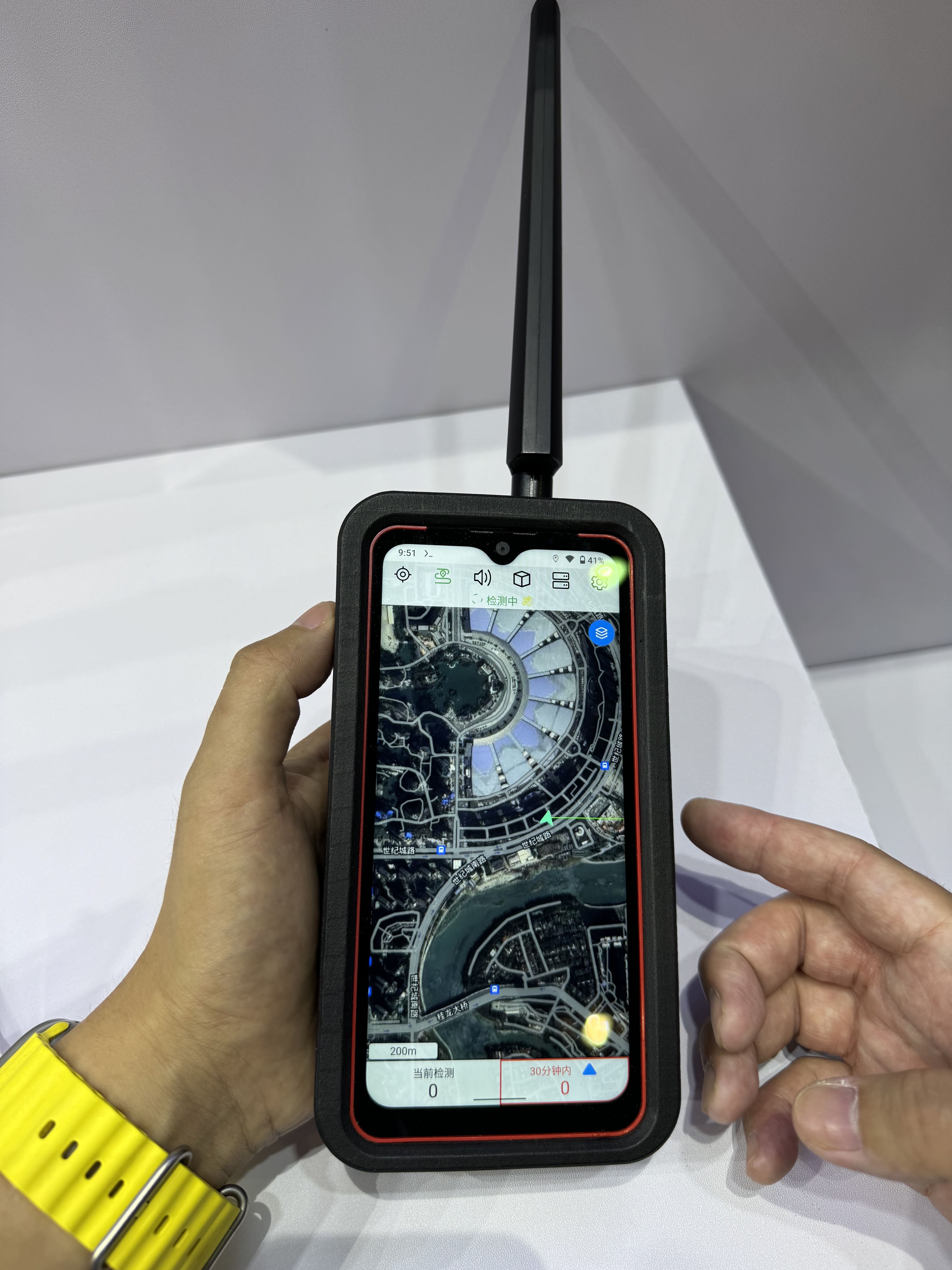 900MHz 2.4GHz 5.8GHz 3000Mhz Handheld Drone Detector 3KM Detection