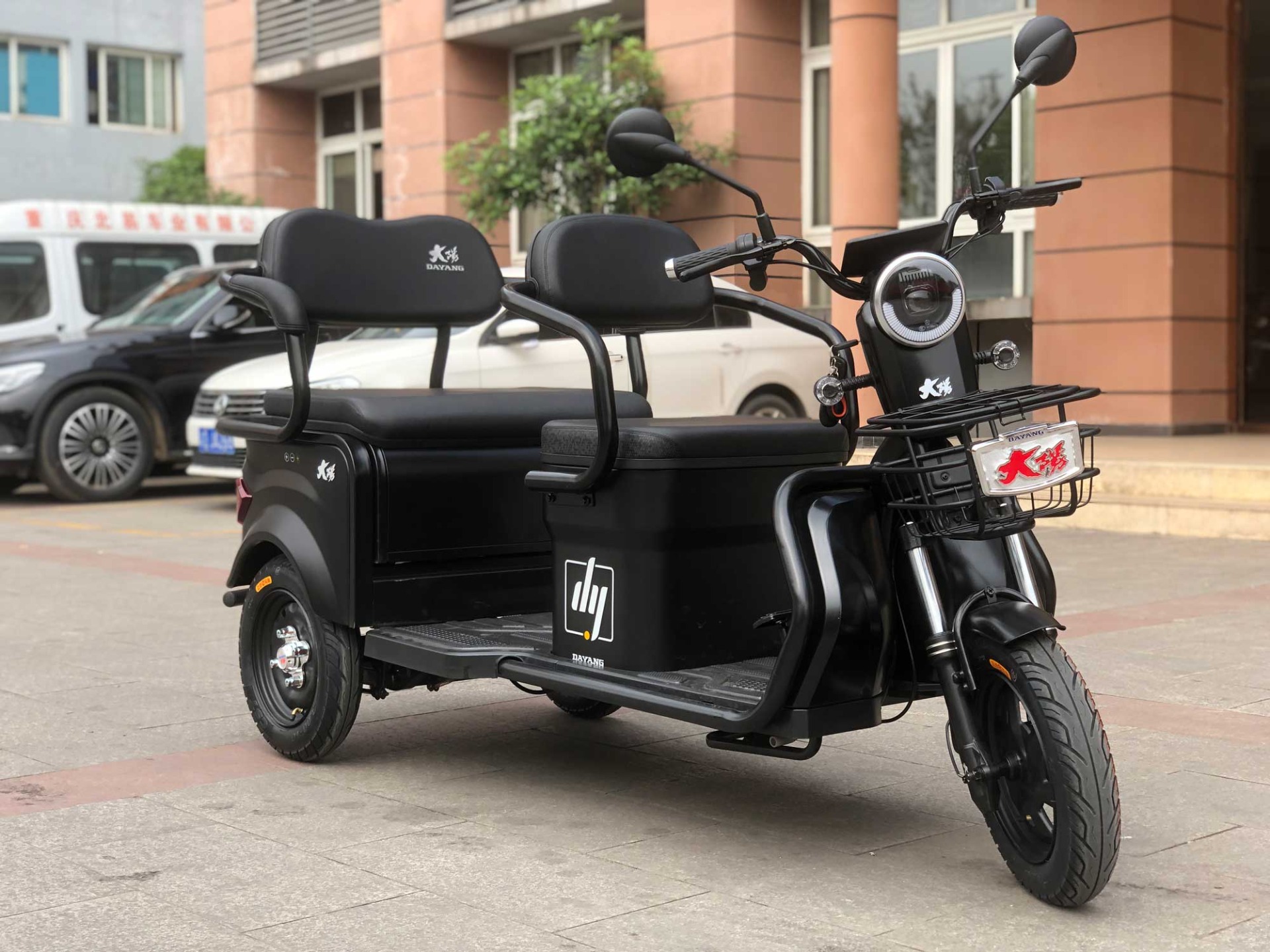 Voltage 48V Electric Trike Scooter Three Wheel Motorized Driving Type Tricycle
