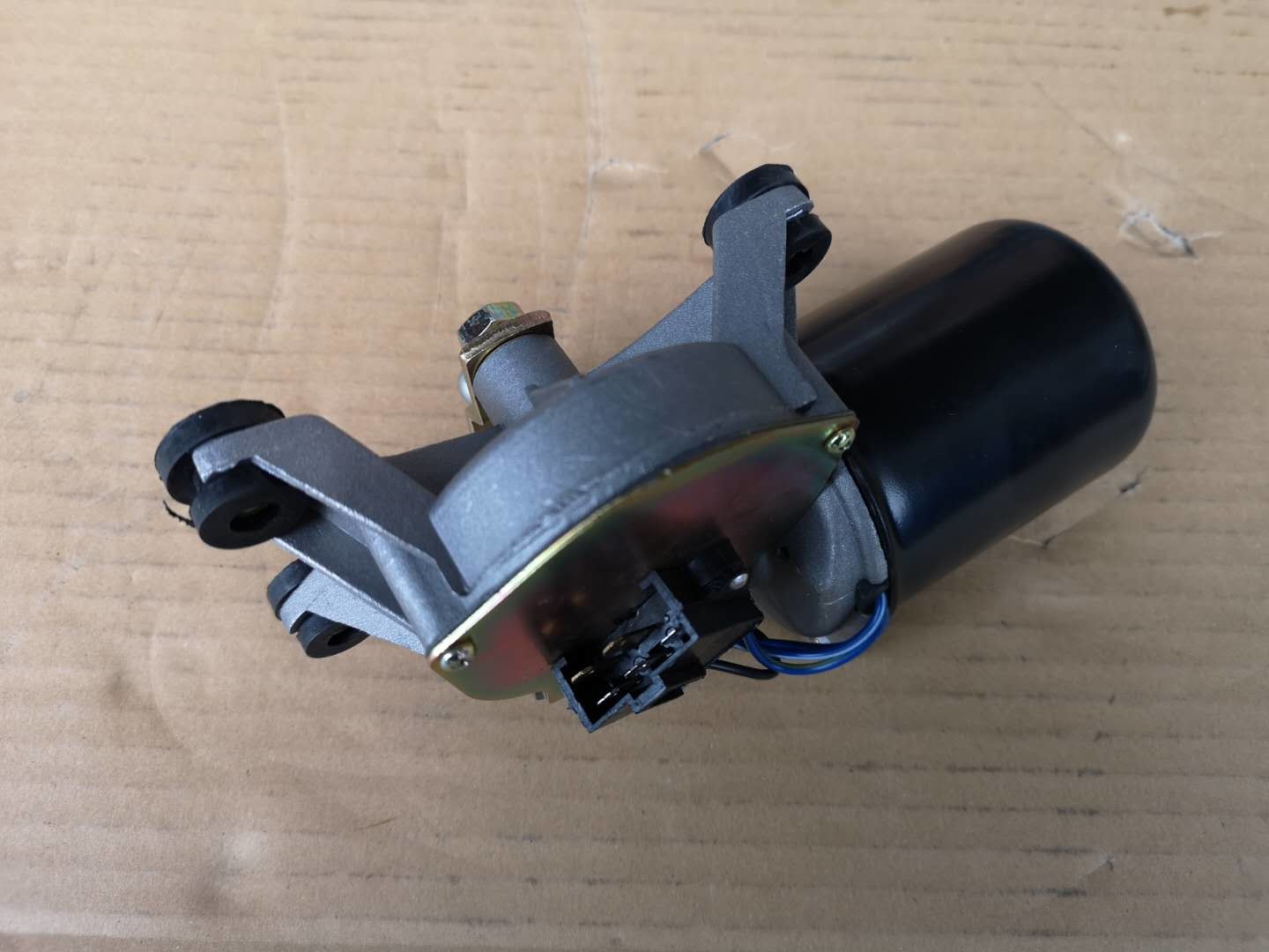 Wiper Motor ISUZU NPR Parts 8941101251 With 4 Install Holes On Aluminum Shell 24 Volt 5 Insert