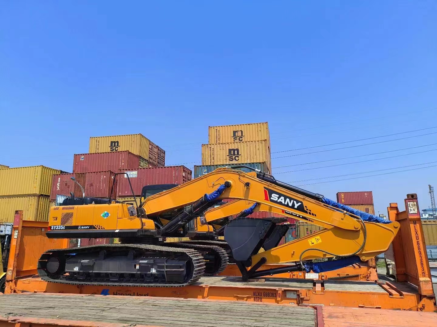 The used crawler cranes 55 ton SANY SCC550E with strong power and reliable performance is selling well in Malaysia