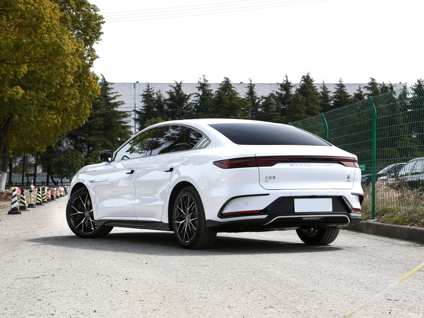 EV Champion Edition BYD Han Car 610KM Four Drive Flagship Snow White