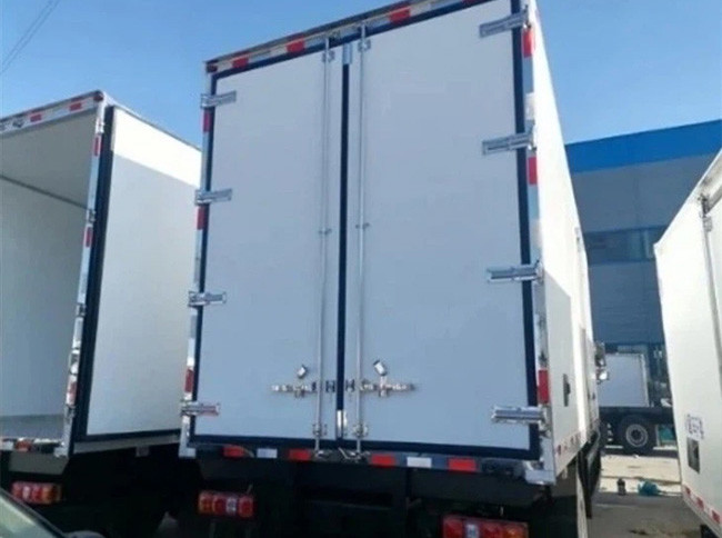 SHACMAN 4*2 10ton Light Truck Right Hand Drive Cargo Truck L3000 Steel Box Truck