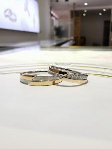 Quality Double Color Mosaic Geometric 9g 18k Gold Wedding Rings wholesale