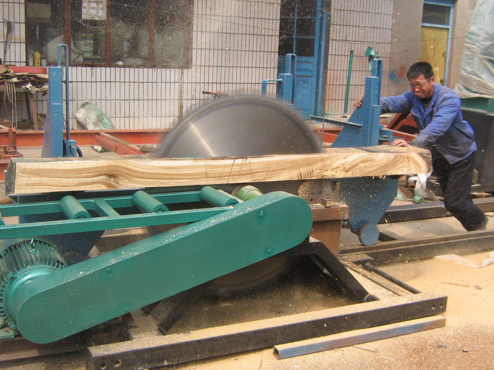 Cheap Cutting Large Wood Circular Sawmill with Log Carriage For Selling