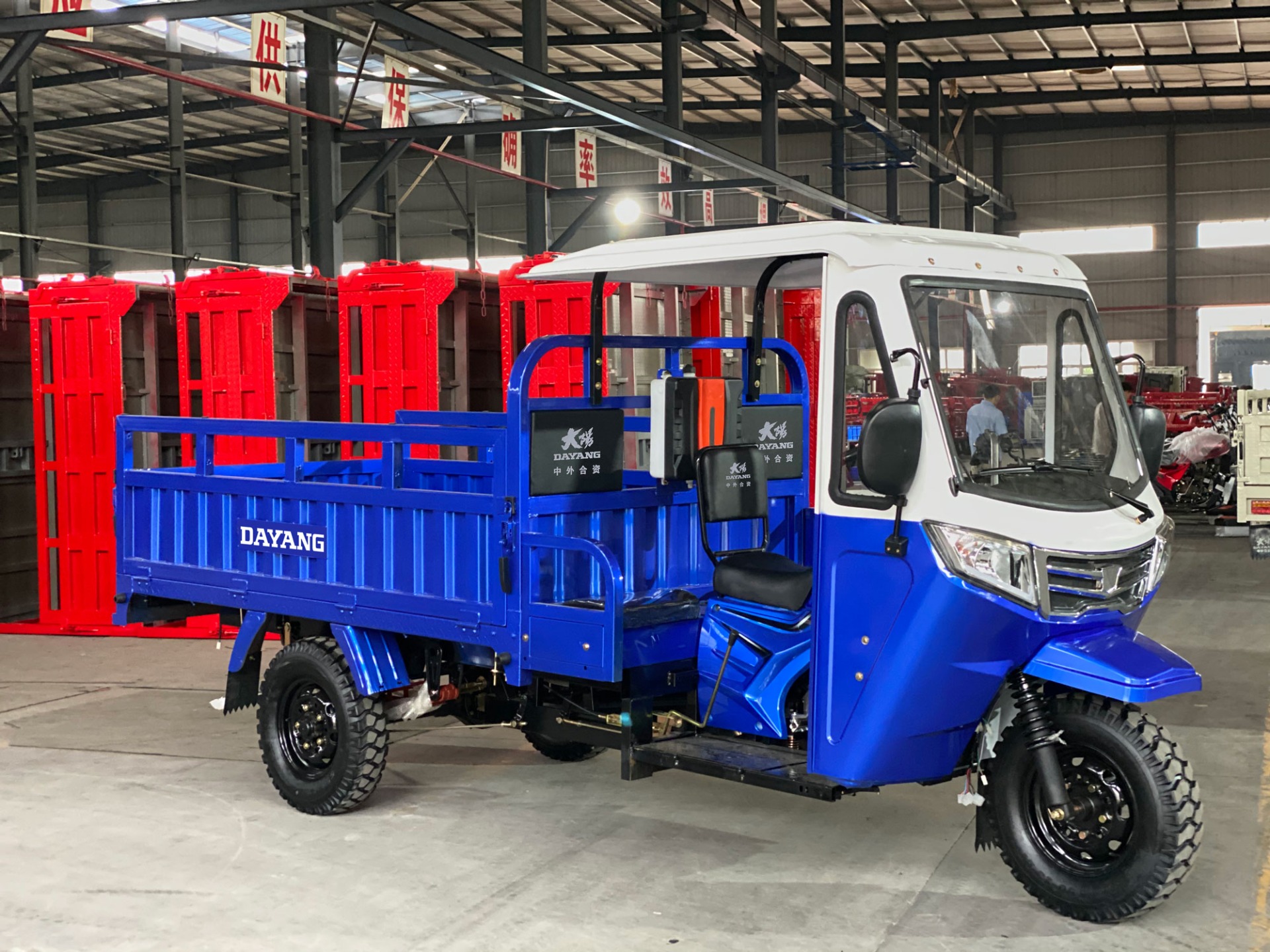 Affordable Curb Weight ≥500kg Single Cyclinder 4 Stroke Motor Tricycle in Sri Lanka