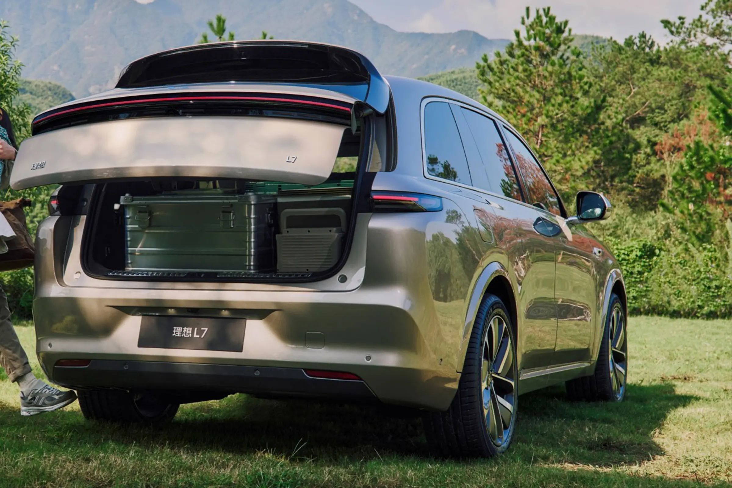 400km Range 180km/h Lixiang L7 Electric Car For Medium And Large SUV By Ideal Auto