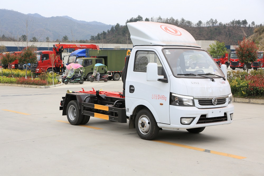 2 CBM Roll On Roll Off Small Garbage Truck with 2080 Wheelbase and Diesel Fuel