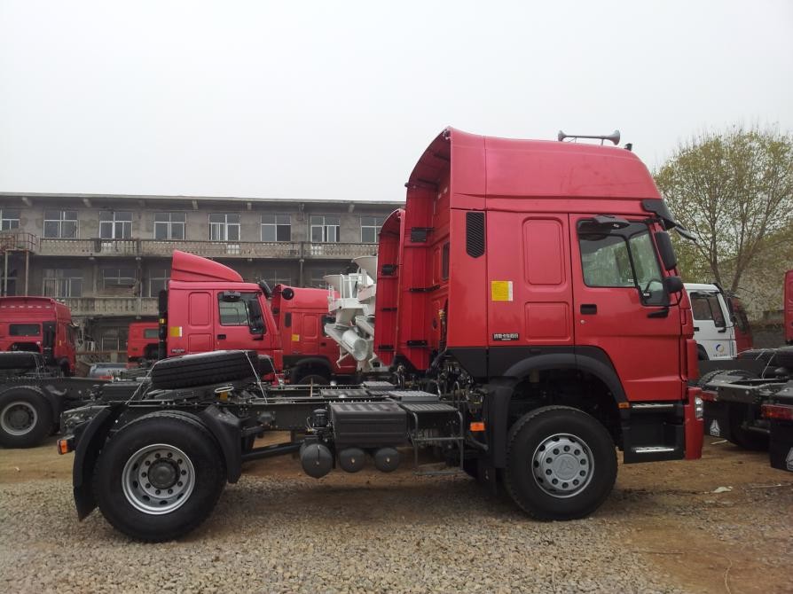 SINOTRUK HOWO 4x2 tractor truck/prime mover, 336hp,loading 40tons, Left hand drive, red for Ethiopia, Kenya, market