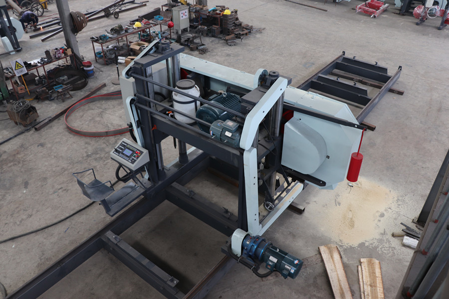 1070mm 37KW Large Bandsaw Mill Horizontal Band Saw For Milling Logs