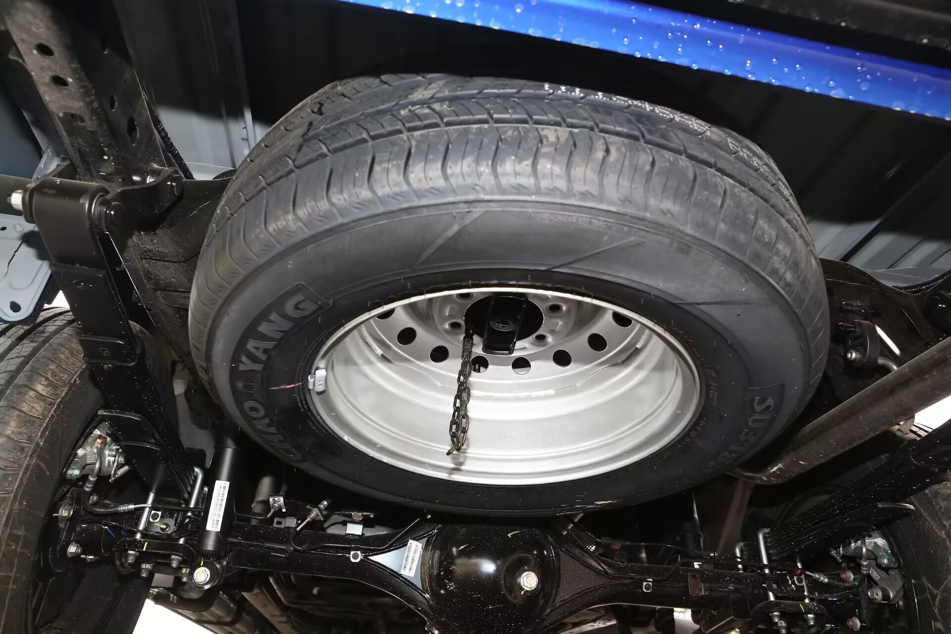 2023 Changan Lantuozhe 2.0T Diesel Car Pickup with LED Headlight and Left Steering Stand Out from the Crowd