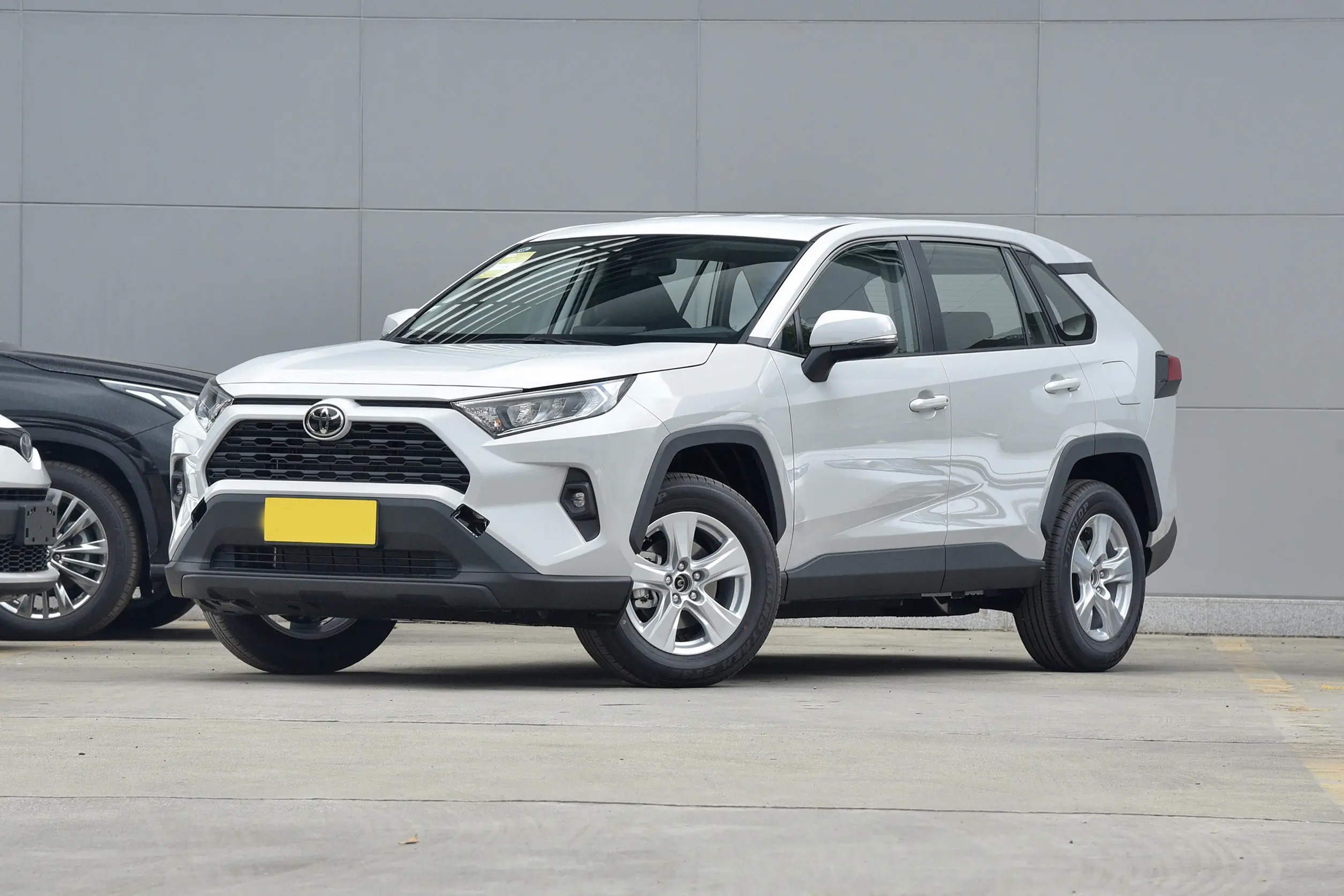 2023 To-yota RAV-4 Rongfang Twin-Engine E 2.5L 4*4 AWD Turbo with Automatic Gear Box Double Wish Bone Rear Suspension