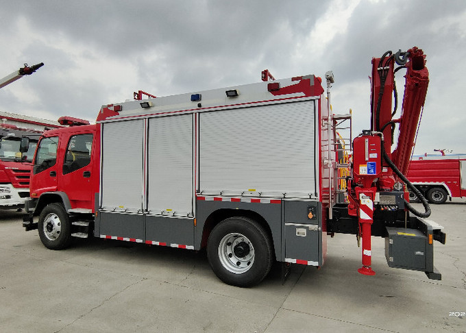 100Km/H 4x2 Drive 5.5m Lifting Emergency Rescue Vehicle for Rescue and Fire Fighting