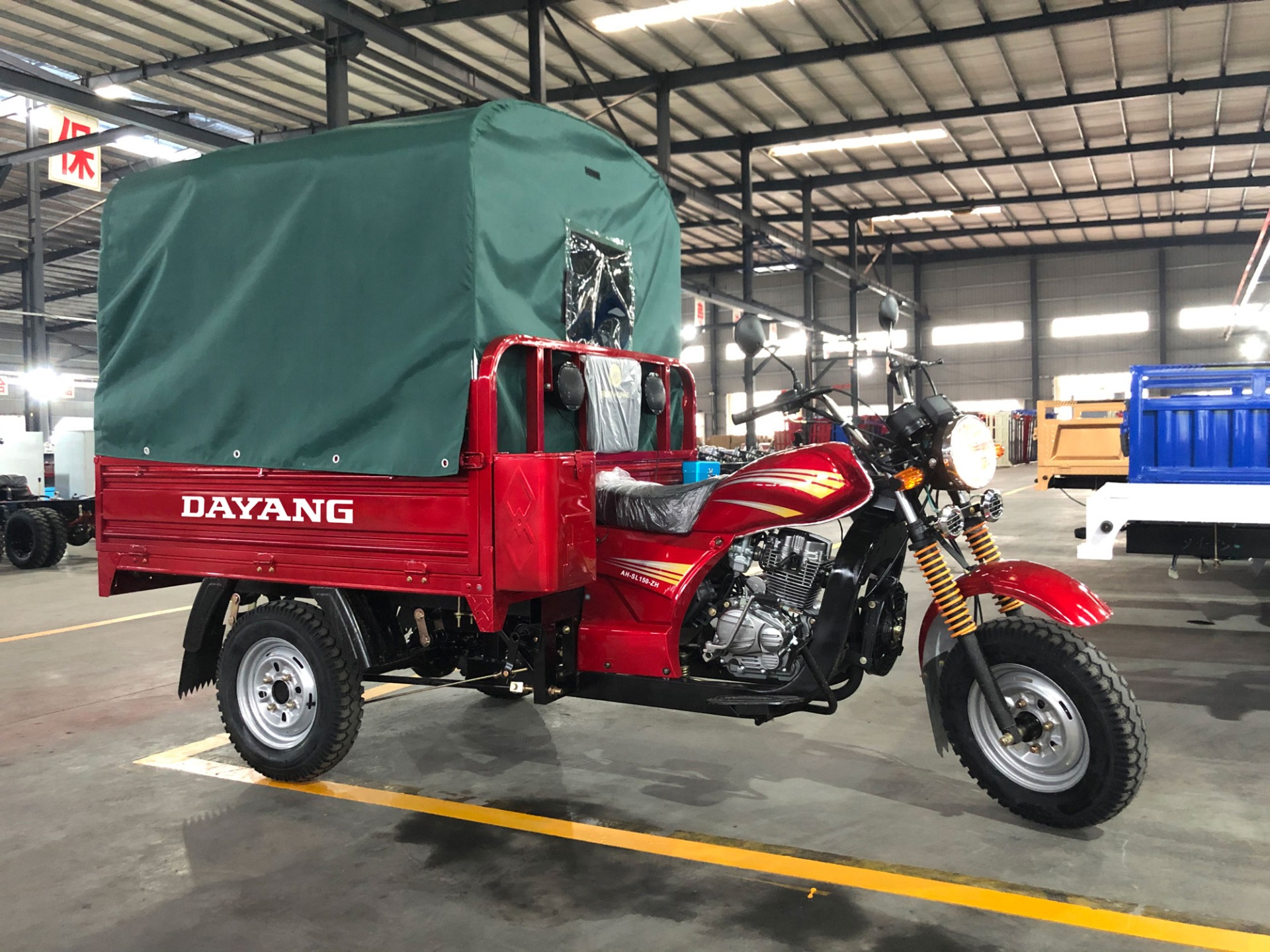Angola Market Cargo Tricycle with 150cc/200cc/250cc Engine and 1.8*1.3 Cargo Box Size