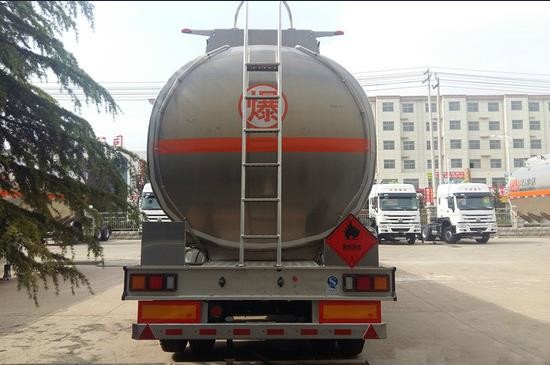 New SINOTRUK Carbon Steel 60 Cfm Oil Tank Semi Flatbed Trailers For Oil Fuel Transport