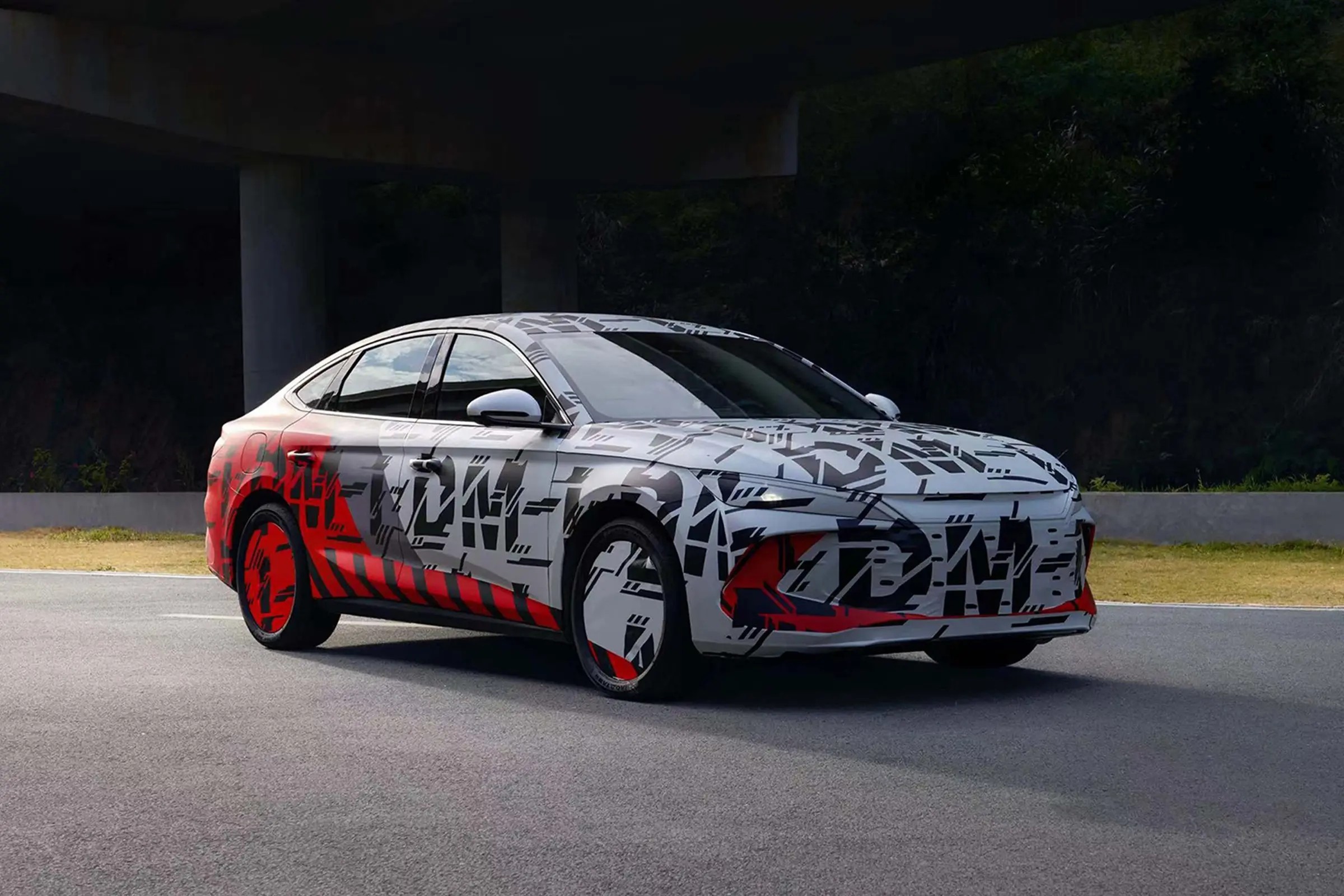 Plug In Hybrid FWD BYD Electric Car 520km Range Luxury BYD Qin L EV