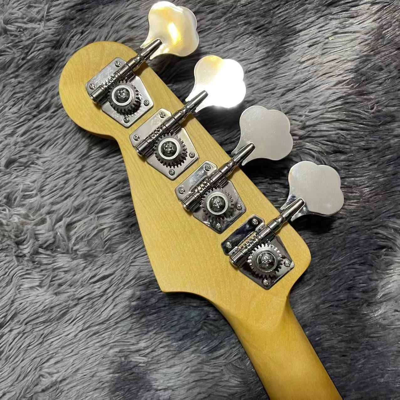 Custom 4 Strings P Precise Bass Guitar in Vintage Relic Finishing Accept Bass OEM