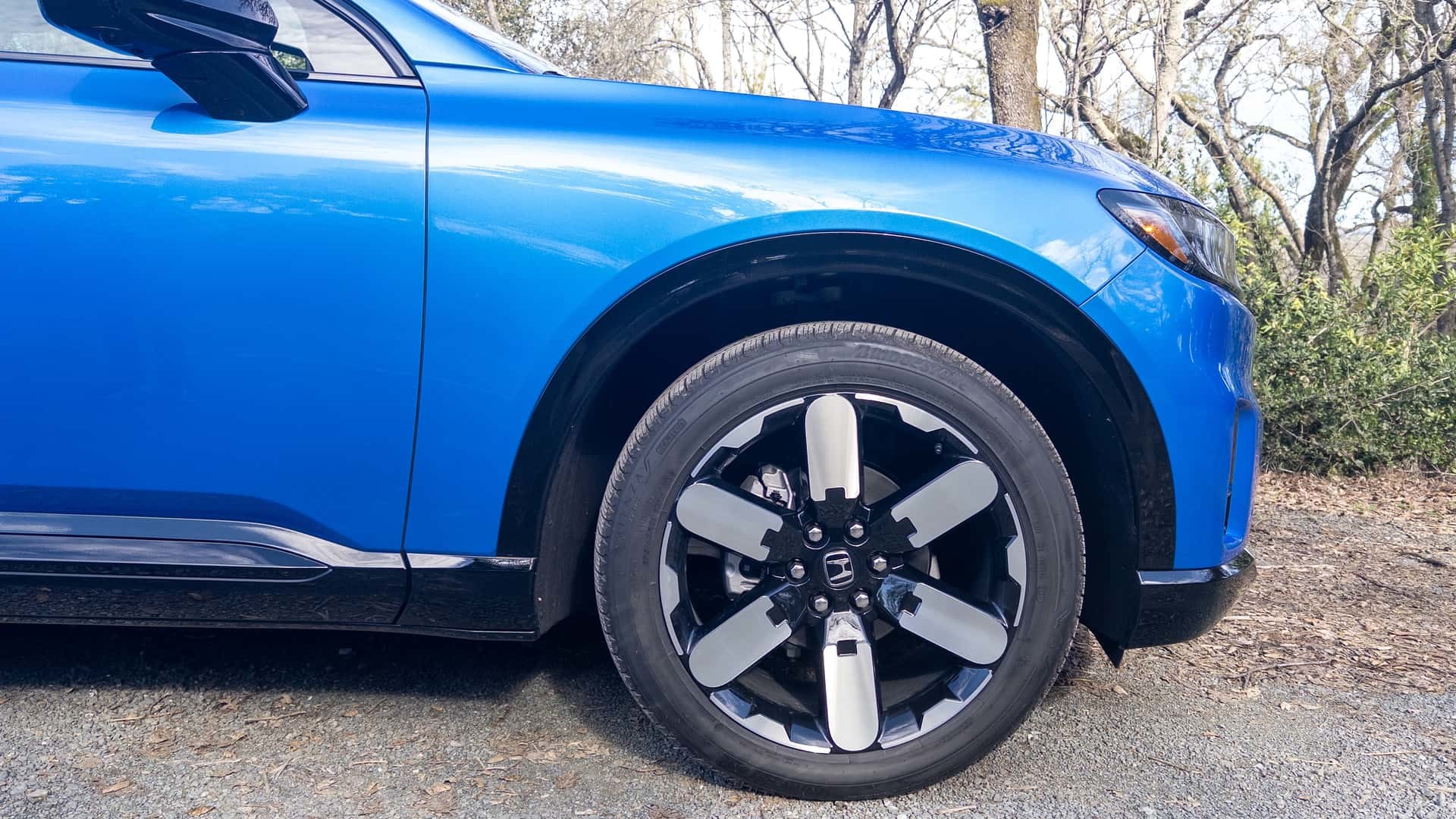 New Ev car 2024 Honda Prologue EV Crossover with a low, wide stance, a long wheelbase