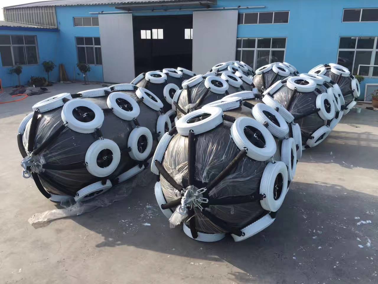 Yokohama Type Rubber Boat Fender Pneumatic Marine Fenders With Tire Sheath Type