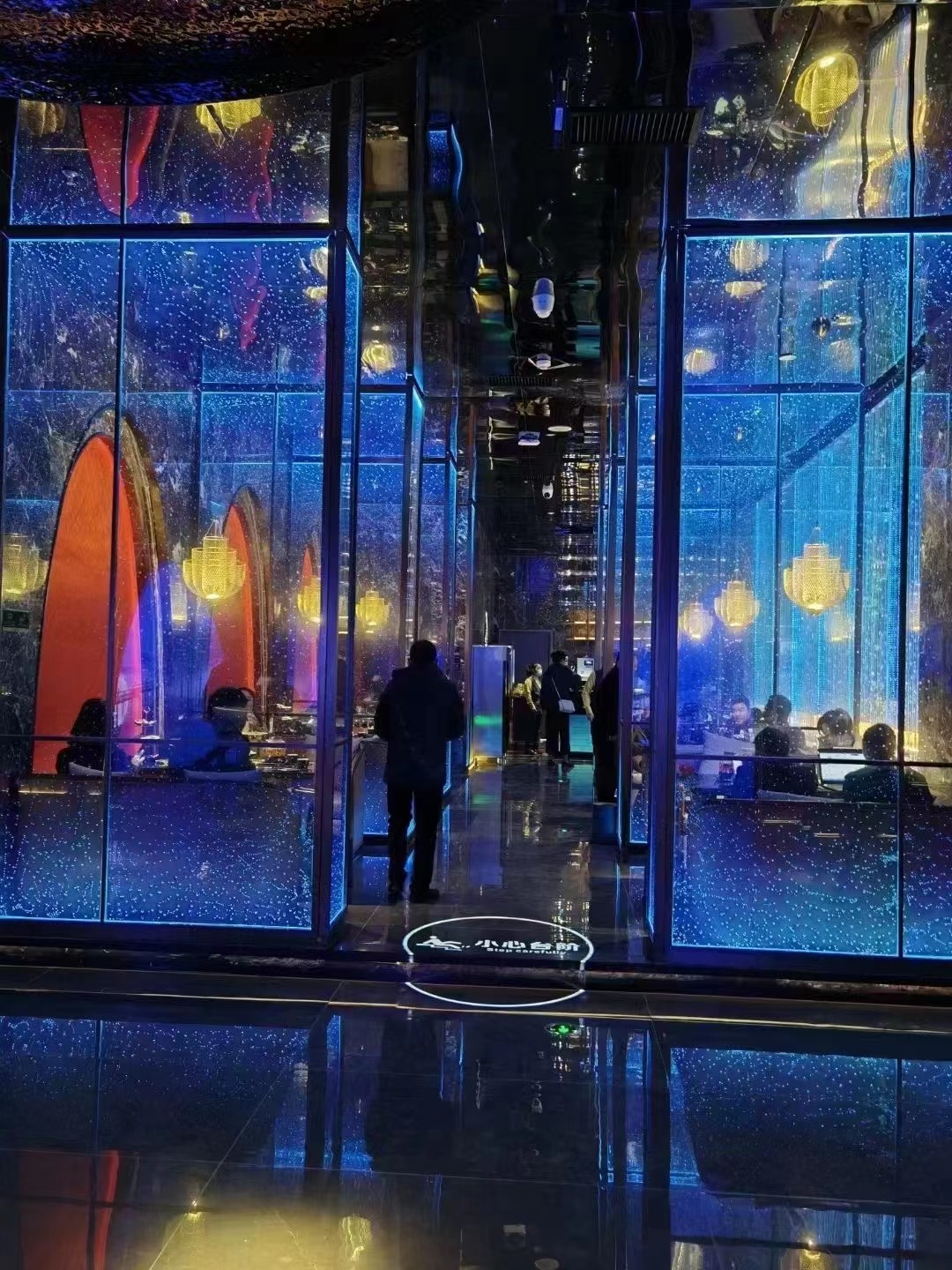 Laminated Tempered Art Glass With Bubble Design Hotel Decoration Art Installations