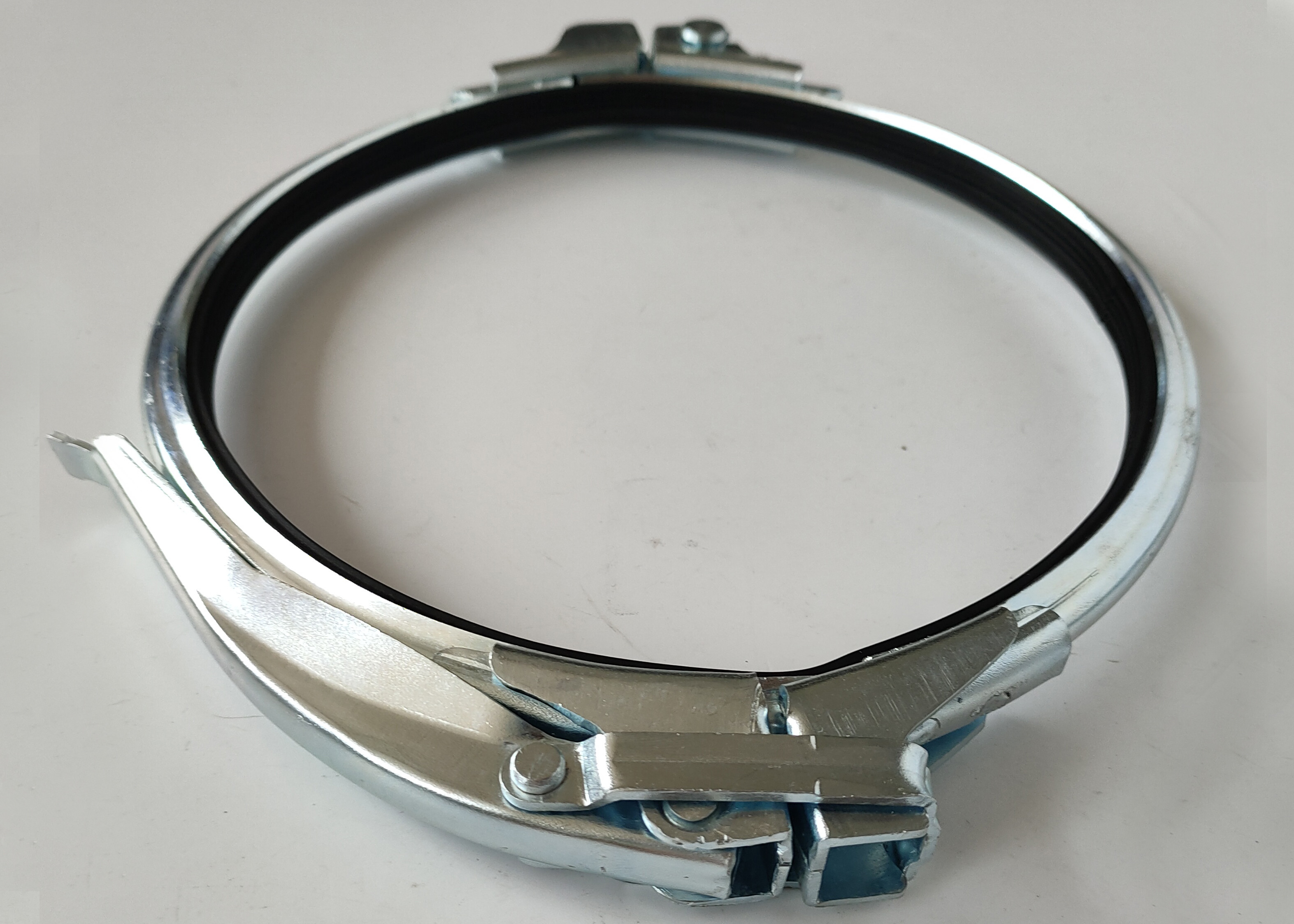Rubber Lined Heavy Duty Pipe Clamps Quick Release Galvanized Steel Longlife