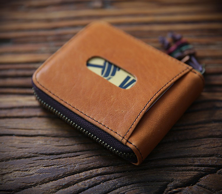 Men's Fashion Wallet Short and Zippered Handcrafted with Retro First-Layer Cowhide