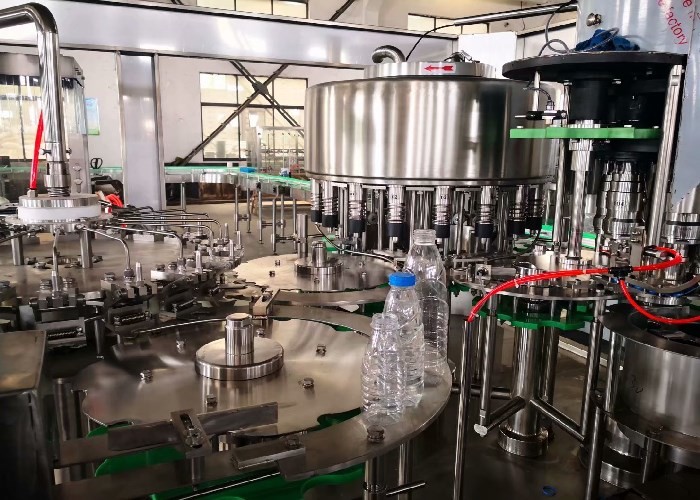 PLC 200ml Spring Water Filling Machine 5000PBH Plastic Screw Cap