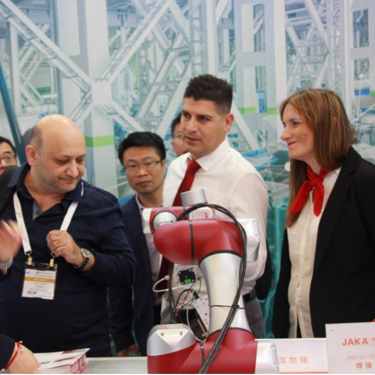 Robot Spraying Machine Of JAKA Zu 18s 6 Axis Cobot Robot Used For Medical Devices JAKA Robot