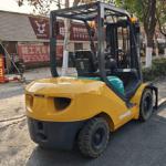 Komatsu 3 Ton Used Diesel Forklifts 4.5m Lifting Height 3 Masts Stages Moving