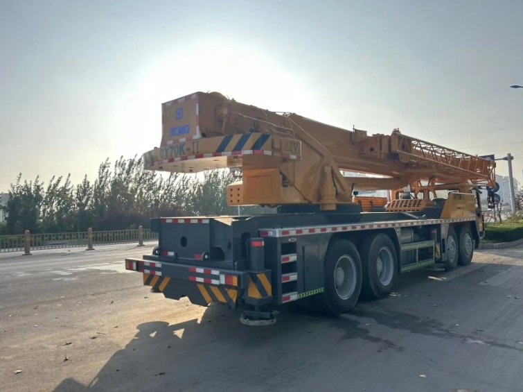 used xcmg 70ton mobile truck crane original xcmg QY70K QY70K-I QY70KC 70ton truck crane for sale good condition