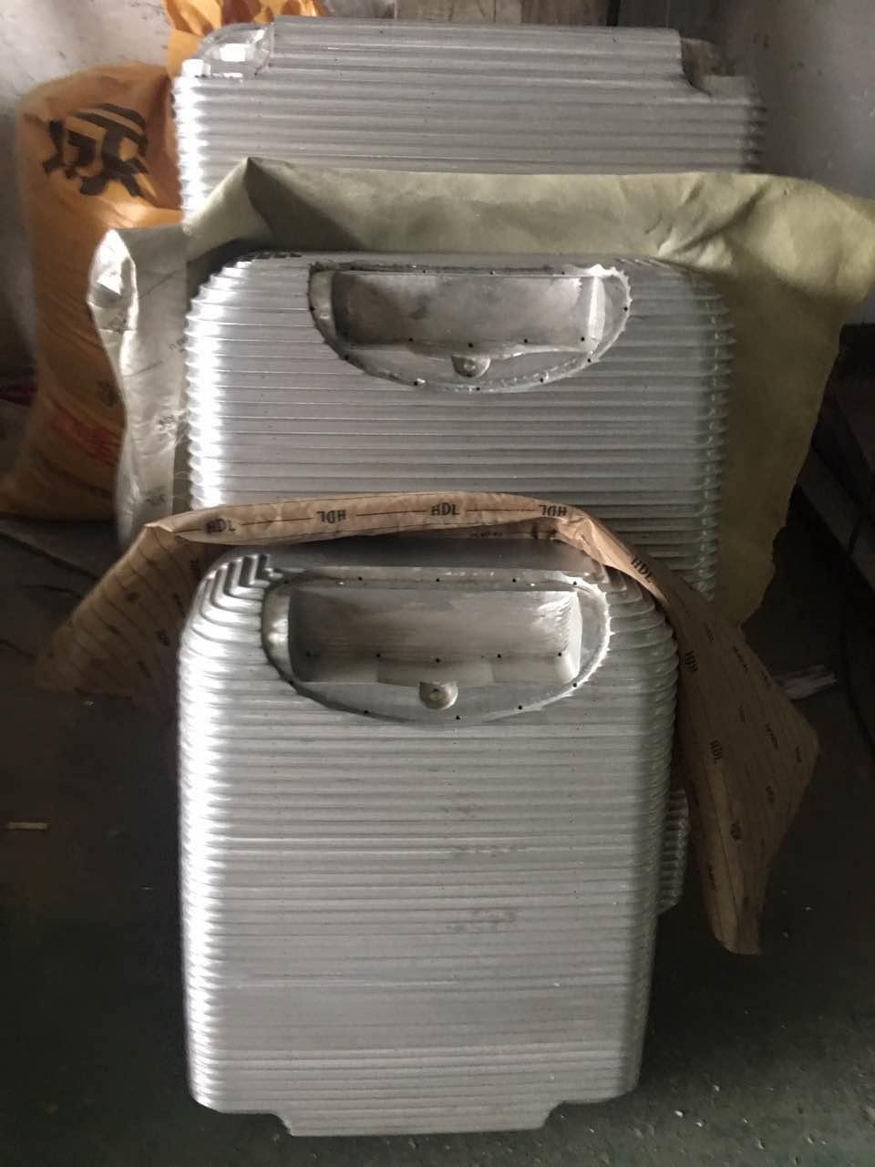 Manufacturer different types of Luggage Aluminum Mould for forming machine production