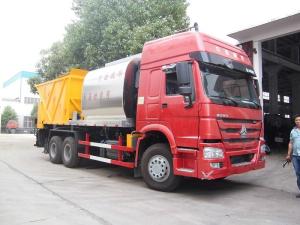 Quality HOWO 6*4 Road Construction Bitumen Tank And Gravel Synchronous Slurry Seal Chip Sealer Truck wholesale