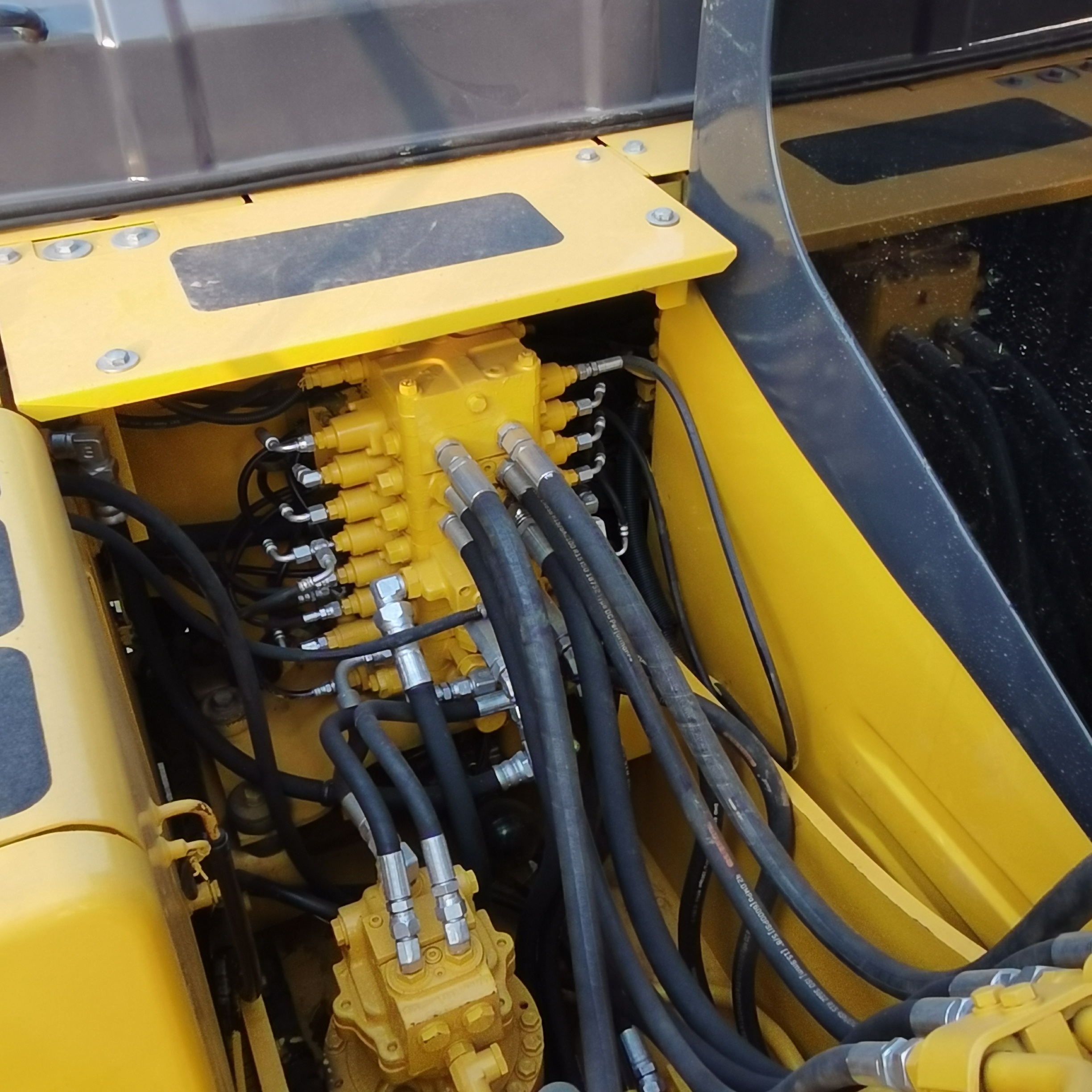 2020 Year Komatsu PC130 Excavator with Original Hydraulic Pump 13 Ton Used Excavator