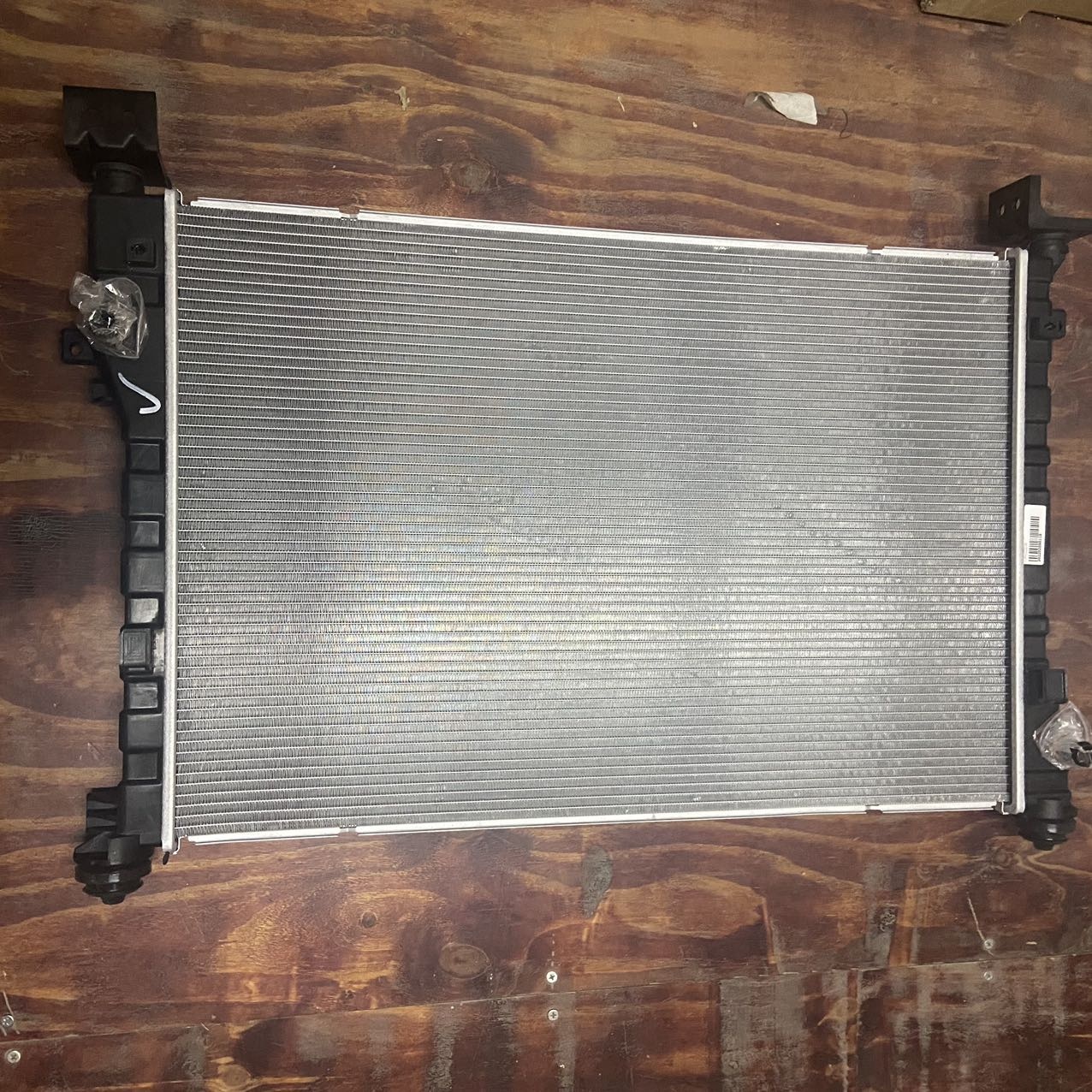 Maxus EV30 Aluminum Plastic Water Tank Condenser Radiator ASM OE C00122258 for Car Fitment